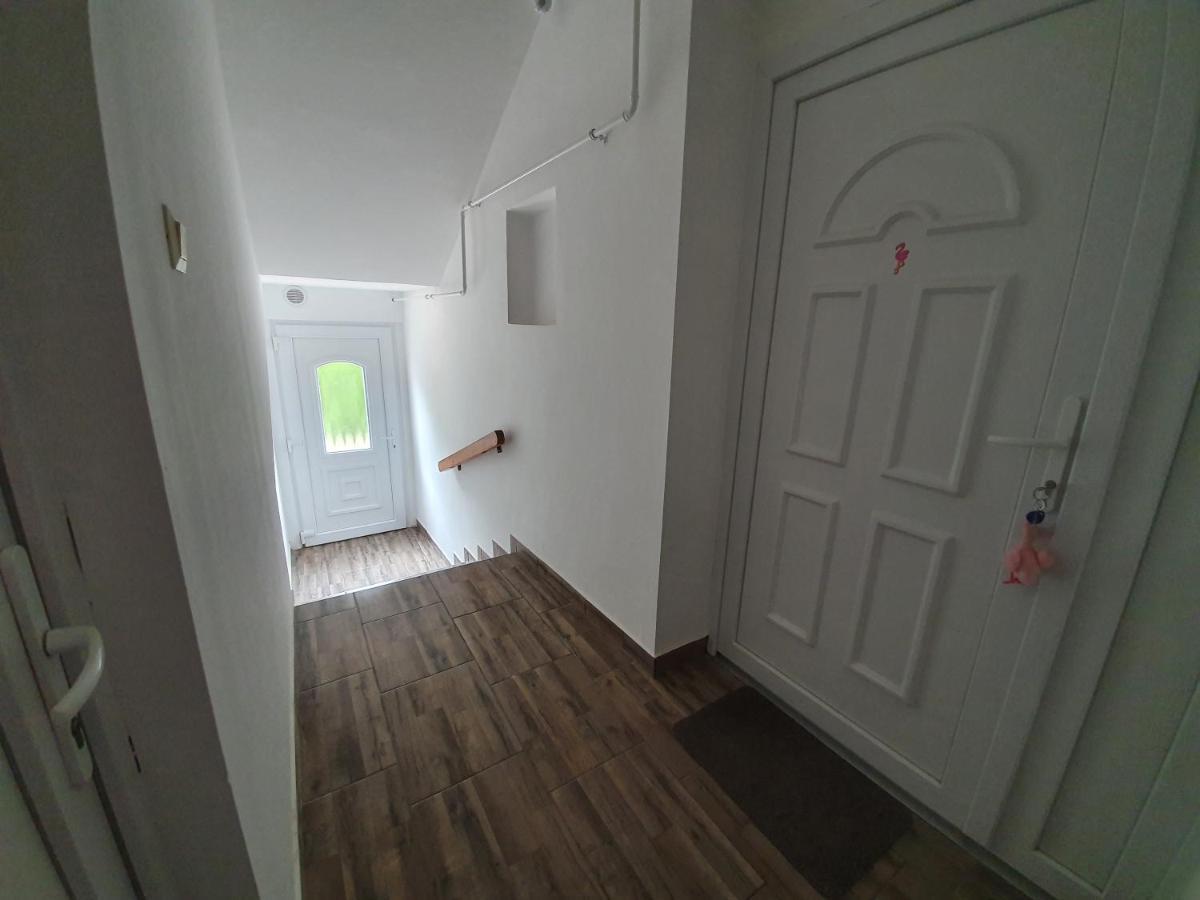 Flamingo Apartment Sarvar Bagian luar foto