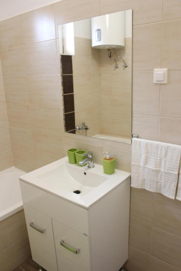 Flamingo Apartment Sarvar Bagian luar foto